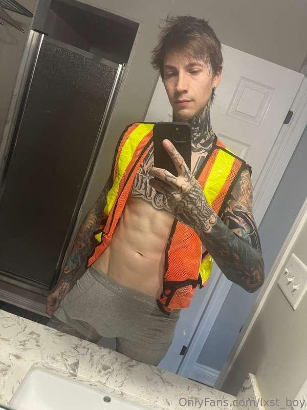 Anyone need a handy man?👷 9 spicy pics of my first onlyfans ..