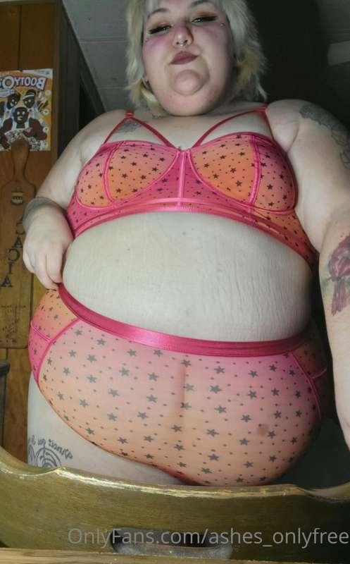 Play with my tits while you eat my yummy pussy?