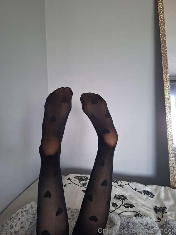 Do u like my new pantyhose? 🖤