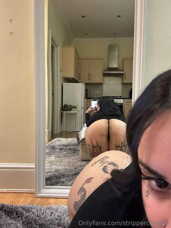Do you wanna see me get fucked in doggy or missionary? 😈😋