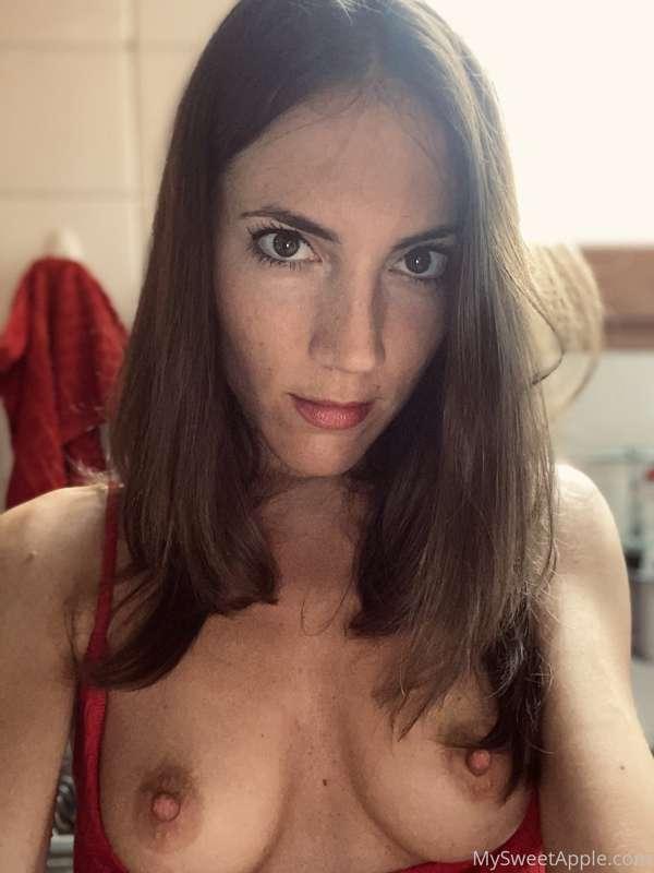 I was told you missed my titties today 😋