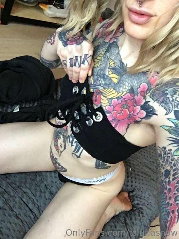 Who's gonna help me take this off tonight? 🥺x