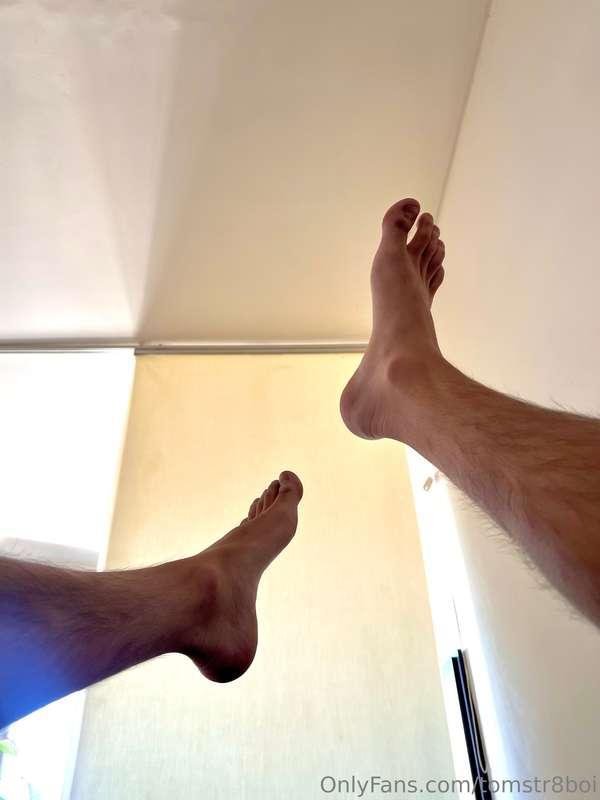 👣