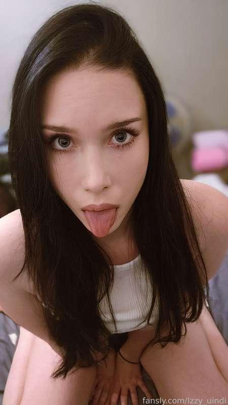📷 You can cum wherever you want 😘 


#tongue #ass #doggy #bigbutt #onbed #brunette #naughty #tits #pussy 