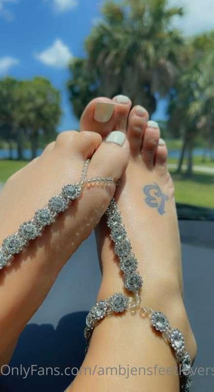 Blingy dashboard feet