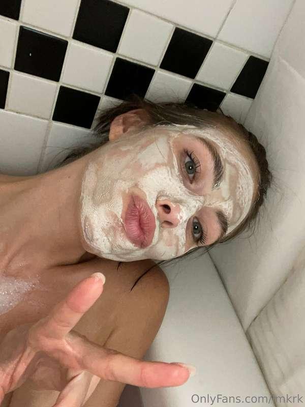 I do love a LUSH facemask…. Guess the scent