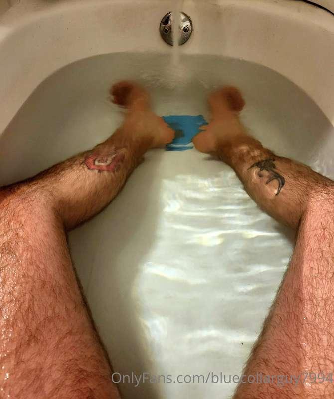 Anyone wanna cum soak with me?? 😘😘