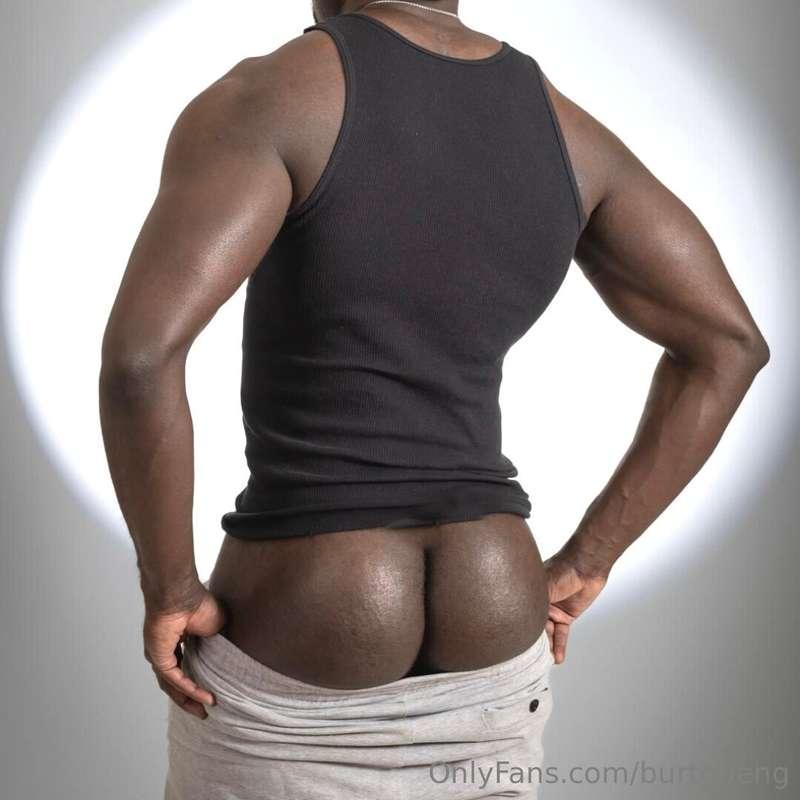 Such a nice view… 🍑 💦 

🥵 What are your first impressions?