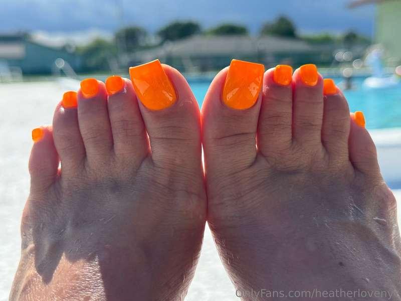 Doesn’t love an orange popsicle!🍊👅