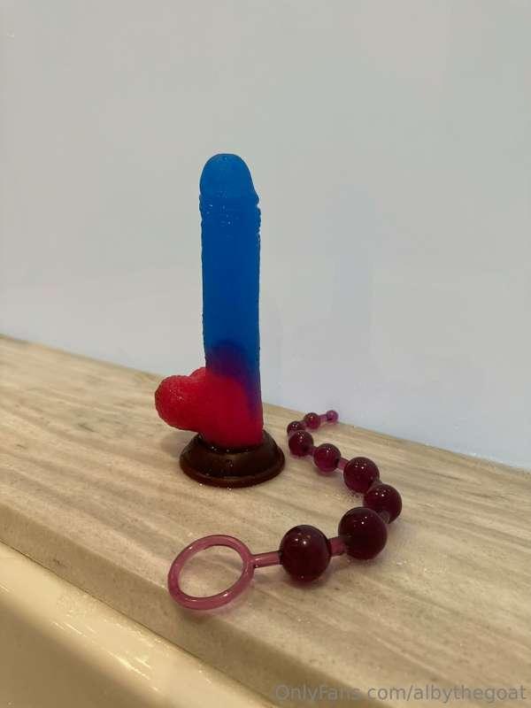 Who wants to help me train my asshole for BBC👀