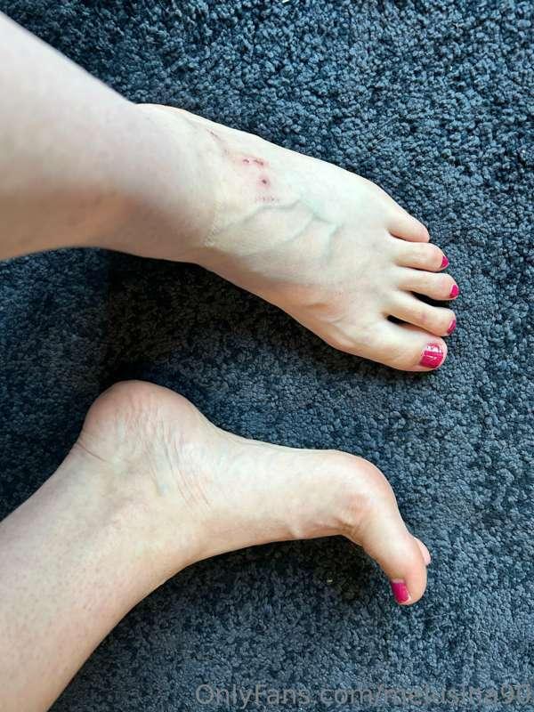 Happy Foot Fetish Friday! It’s an extra special one this wee..