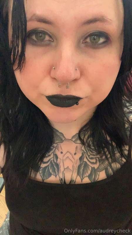 Theres nothing i love more than anal🤤😅… well, maybe sucking ..
