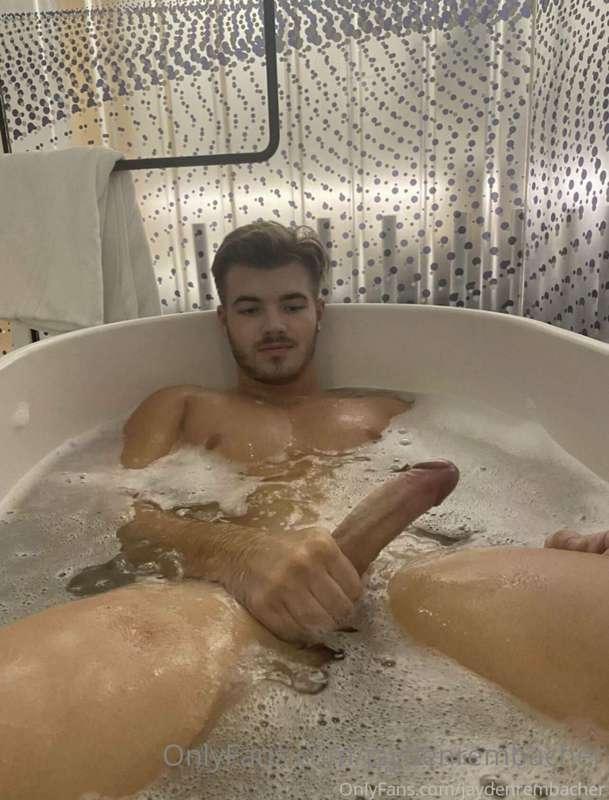 Imagine us right now fucking raw… skin on skin, as my cock g..