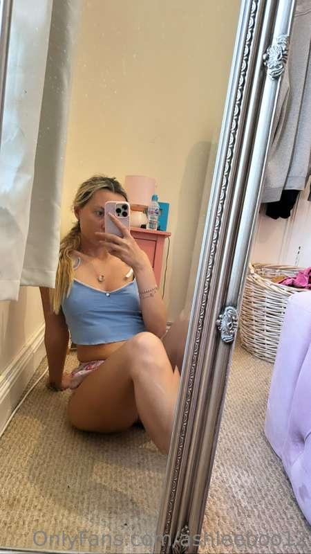Swipe to undress me out of my pjs 😈