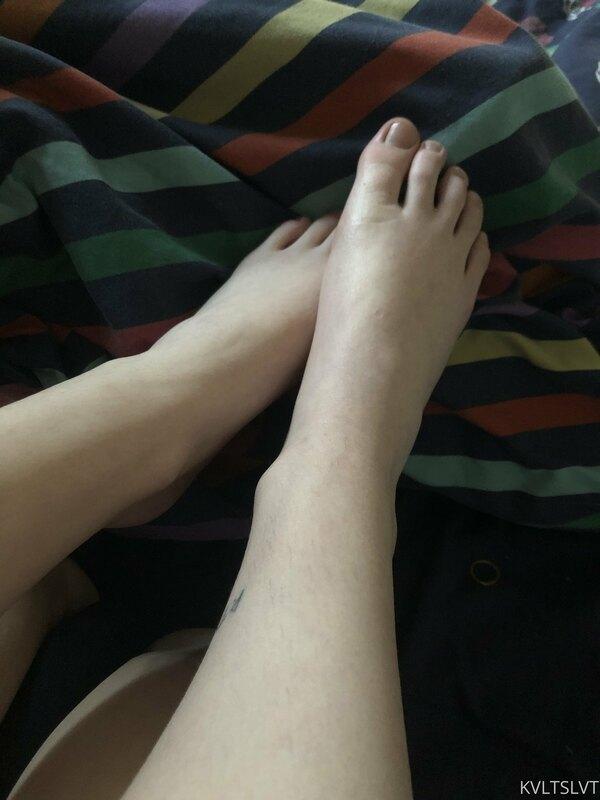 ? December 13th Kink: Feet ?
Feet pics all $3 x