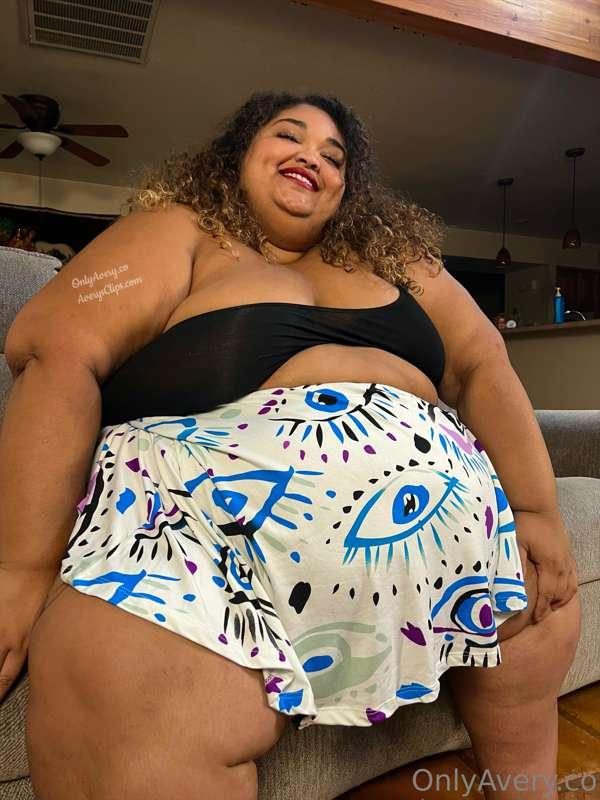 All eyes on me 
I love it when you stare at me, checking out..