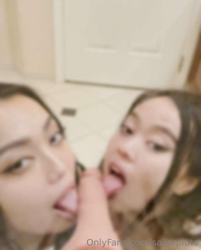 my first girl/girl blowjob: i have NEVER done anything like ..