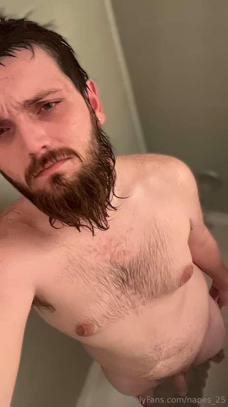 Just a bearded fella with a dad bod… nothing to see here 😈🤫