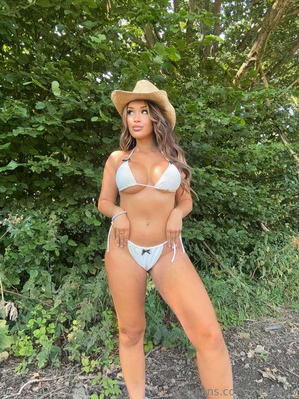 Come chat to me on my ACTIVE PAGE ! I’m online there now ! 😘..