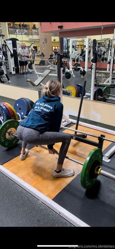 Ya gurl hit 105lb sumo deadlift 🥰 new max!!