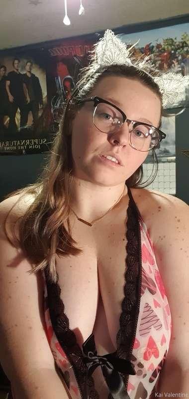 Let's kiss in the rain so I'm not the only one wet😉😘