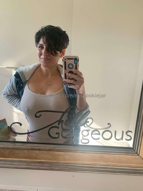 Hello my lovelies! I got a massage today and I’m feeling ama..