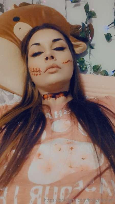 Naughty dream or beautiful nightmare? 😜 