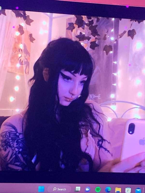 going live even tho the connection keeps being stinkyyy, sor..