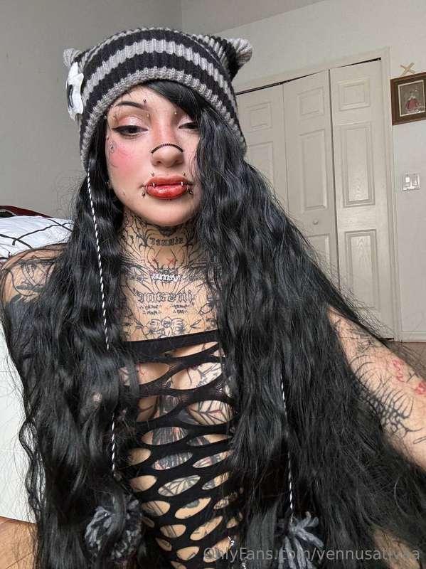 what do you think of your gothic princess? 😈🥵 