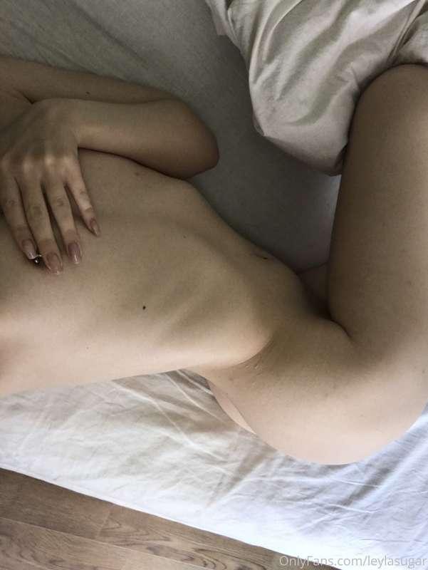 Look at my hot naked body honey 😍😍. Does it turn you on? 😋