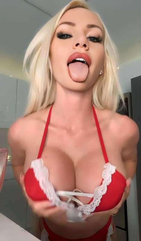 I know you must have a lot of ideas in that naughty head of yours!🫦 Which one do you want me to make come true?😈 Order your custom video!🔥🔥

#fyp #blonde #sexting #milf #pussy #boobs #egirl #tits #cosplay #naked #petite #gfe #mistress #nude #trending #cute #domme #cum #fetish #findom