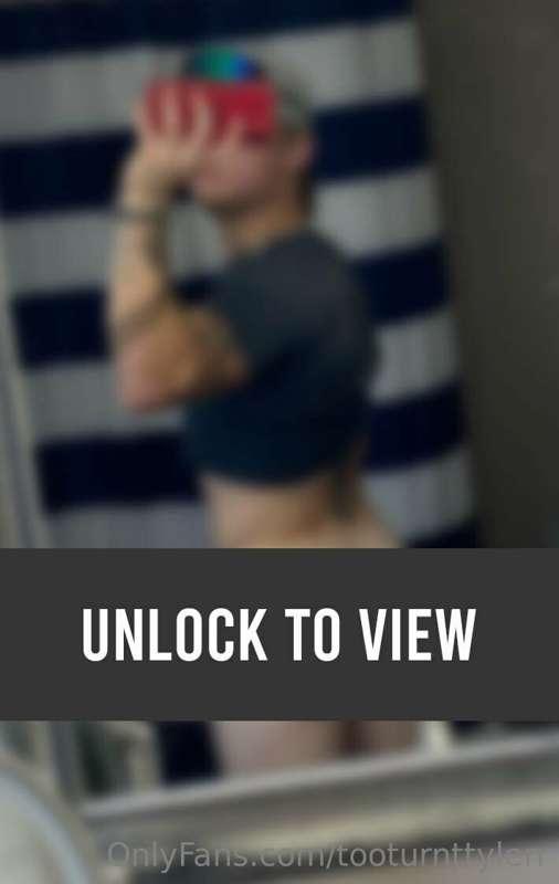 Miss me? How about some bare ass for hump day?  2 hot photos..