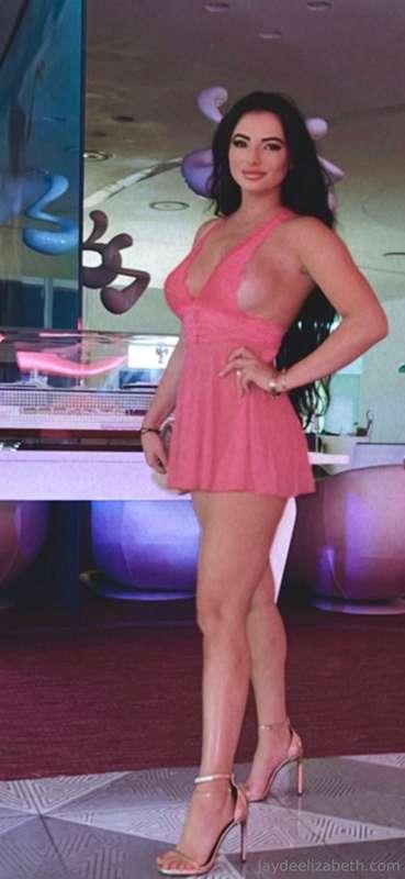 High heels and a tight dress—just the perfect recipe for sla..