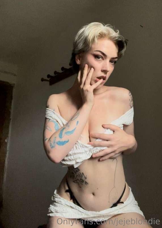 jejeblondie image #1