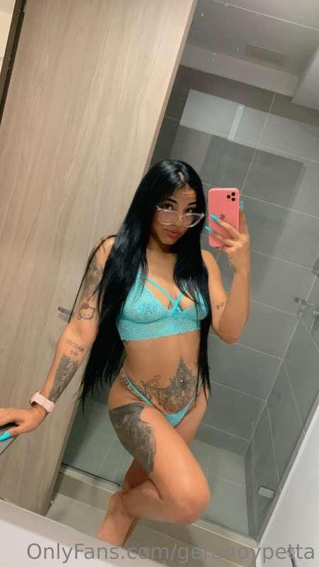 Hoy amanecí necesitando mucho amor🍆 
Quien me lo va a dar?🥺💦