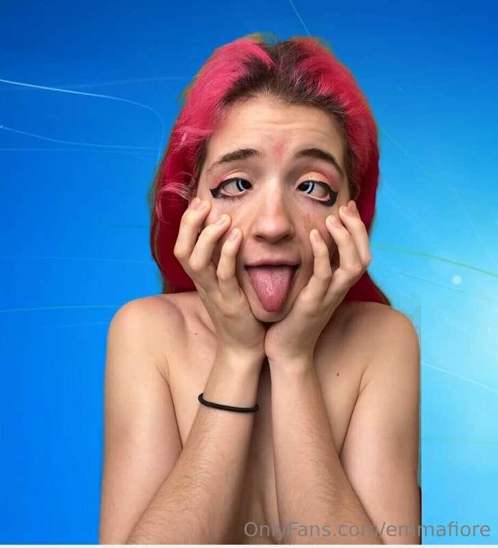 Just a dumb face from my experimental short video i liked🤪
-..