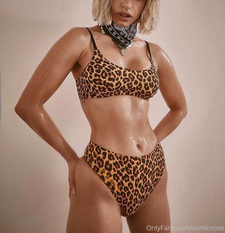 Remember bikinis and having a tan?! Yeah me neither 😭 I cann..