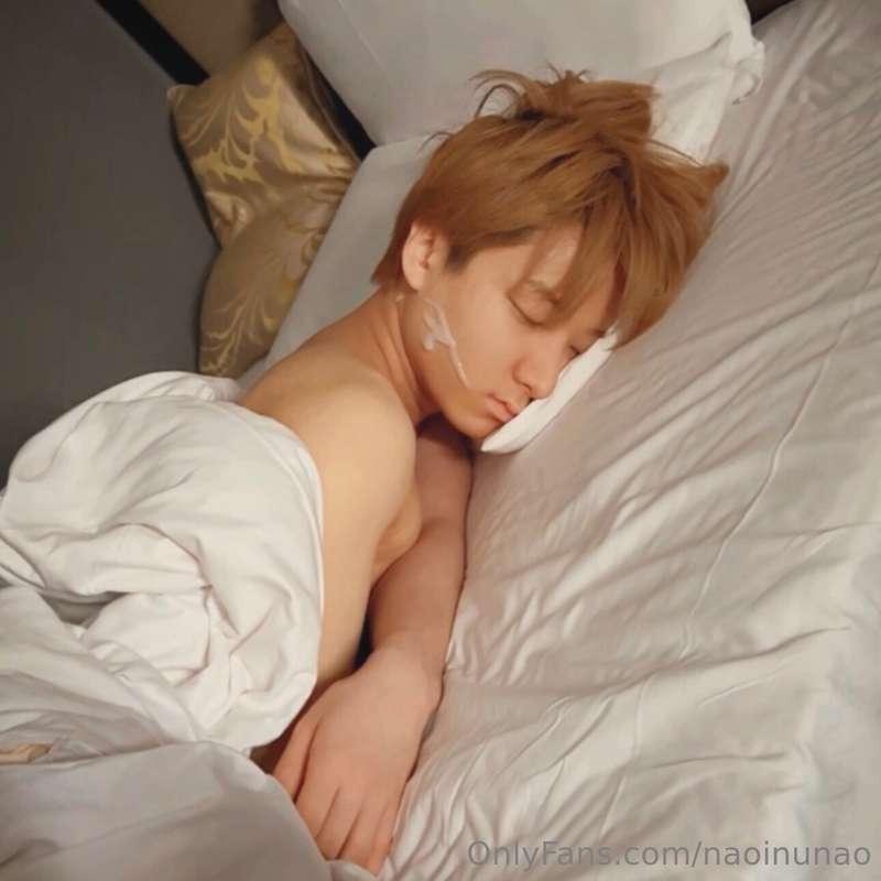 【Cum shot on sleeping face】