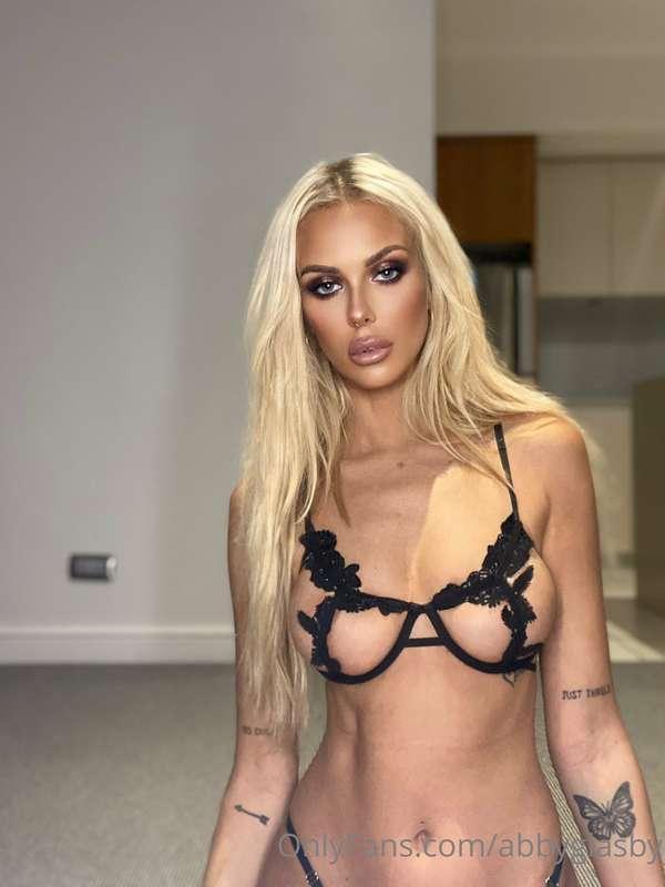 My Bra’s stuck.. can you help me take it off 😇