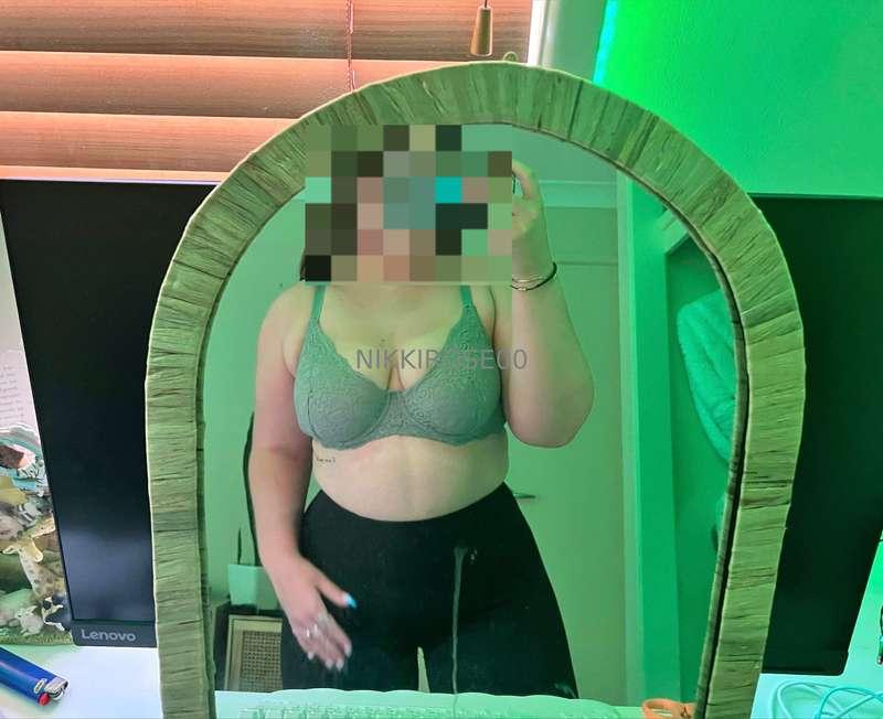 swipe to take my bra off 😈🤭