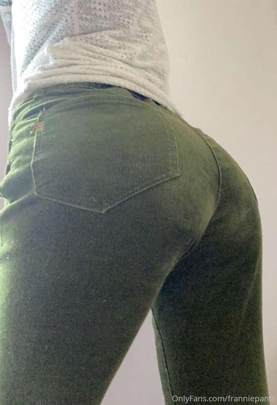 ✅ new green pants over my peachy bum! 🍑 I know you’d love th..