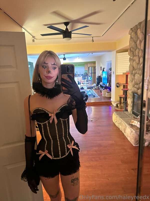 Halloween outfit number two! I'm having fun dressing up this..