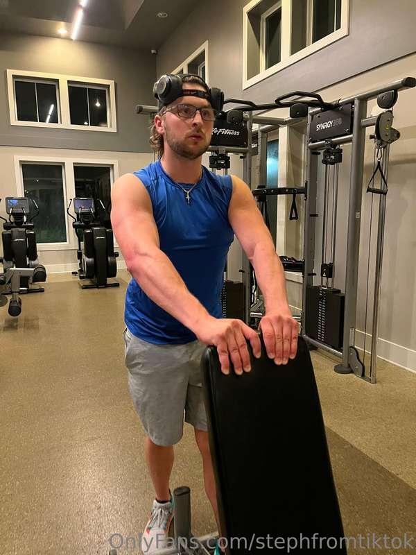 Don’t mind the face I’m making 😂 75 Hard DAY 22