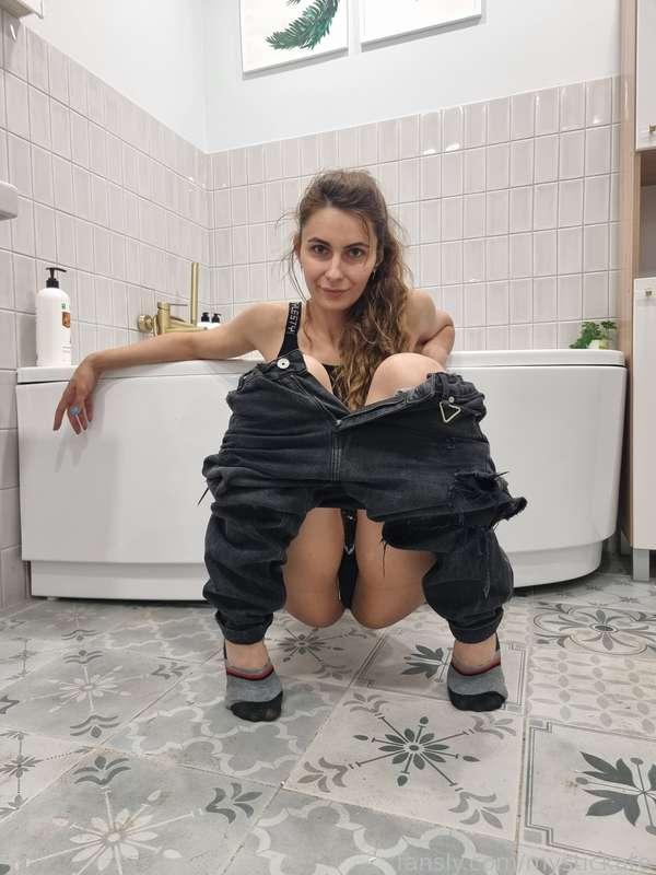 Do you like my new bathroom? 😉

#fyp #cute #young #amateur #homemade #bathroom #bath #socks #thong #sexy #hot #pornstar #porn #nsfw #erotic 