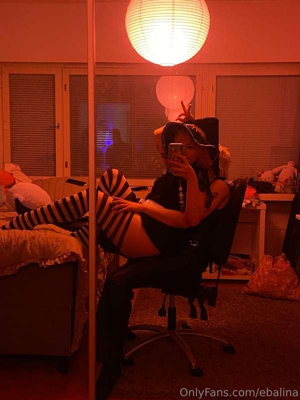 hi babeess 🫰sorry for being so inactive. shit happend but ho..