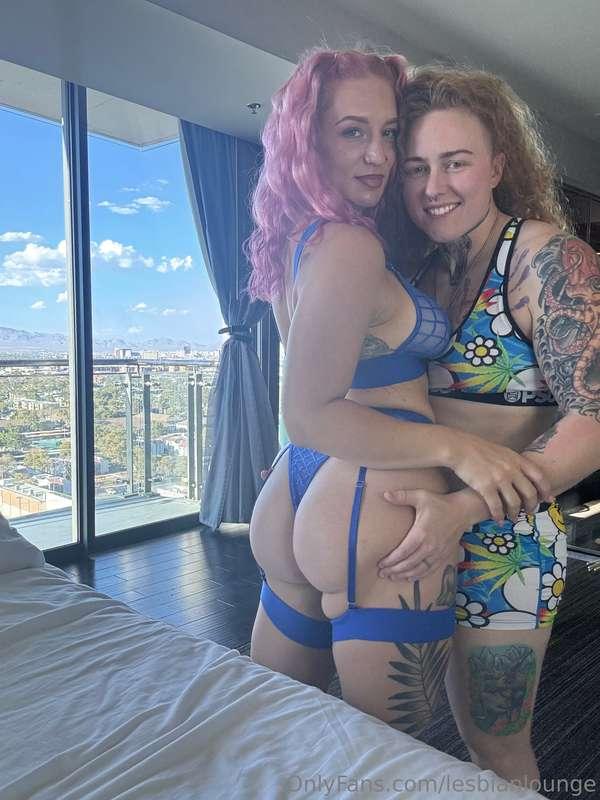 lesbianlounge image #0