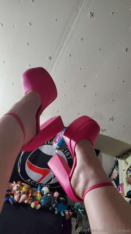 WE HAVE HEELSSS