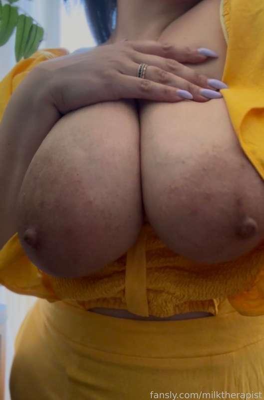 How do I make you feel? 😏 



.

.#lactation #bignipples #lactating #mommy #stepmom #breastmilk #milf #bigareolas #engorged #hotmom #busty #natural #nippleplay #milkytits #mommymilkers  #bigboobs #bigtits #curvy #bigtits #bigboobs #nipples #milky 
