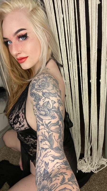 You look like you’re in the mood for big tiddy goth gf