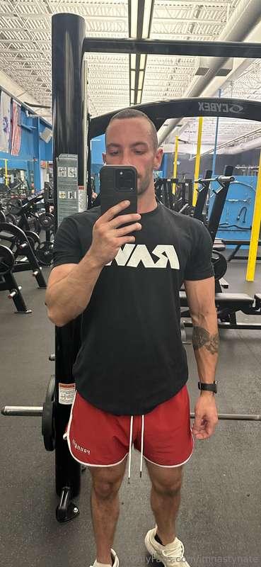 Hamstrings today 🙃 I hope your week is off to a good start! ..